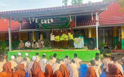 Dari Tilawah hingga Pidato Empat Bahasa, Muhadharah Kelas IX.3 Curi Perhatian