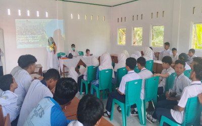 Kegiatan kerjasama Puskesmas Ulakan dengan Usaha Kesehatan Sekolah (UKS) MTsN 5 Padang Pariaman, dalam rangka Sosialisasi Pertolongan Pertama Pada Luka Psikologis (P3PL).